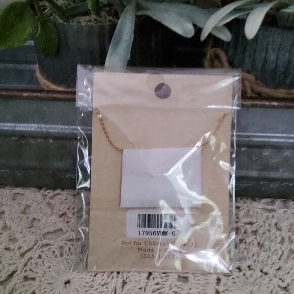 Fashion Women's Wave Abalone Pendant Necklace in Gold Tone - Picture 3 of 5